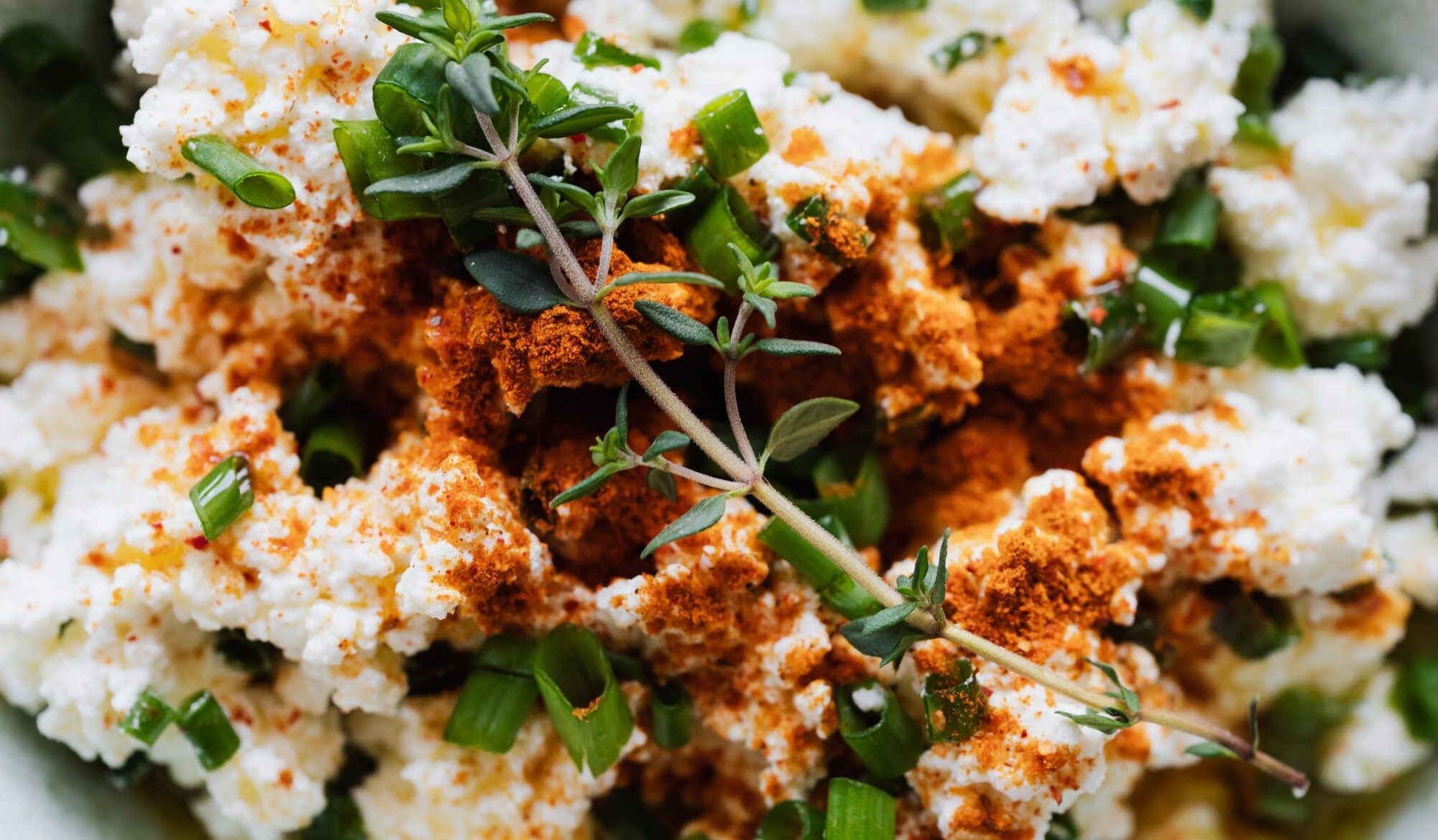 Cottage cheese with spices and herbs